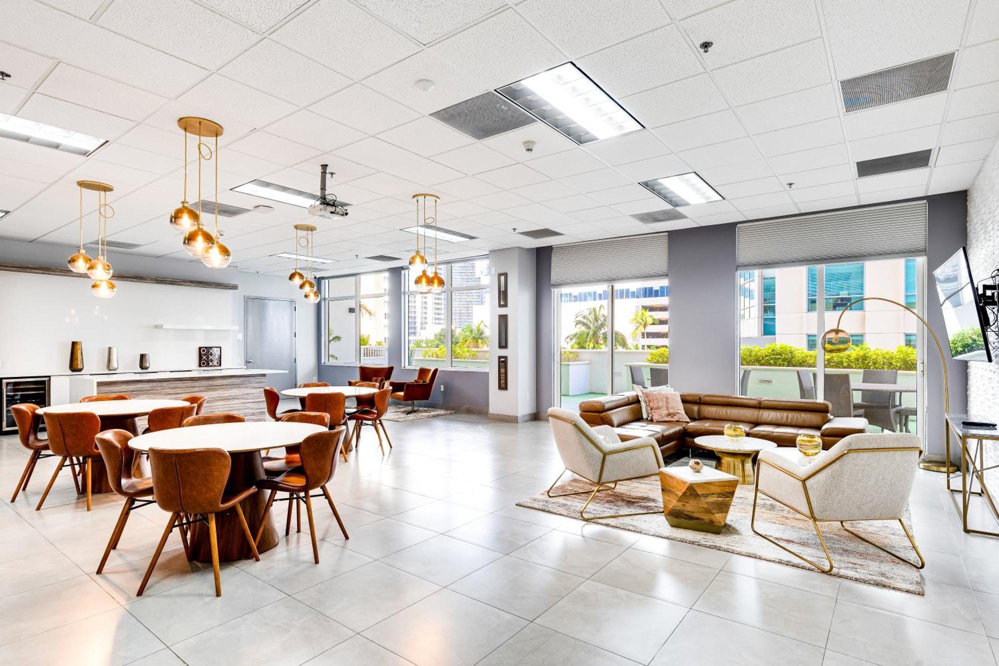 Upscale Brickell 3 Bedroom With Water Views And Free Parking Apartamento